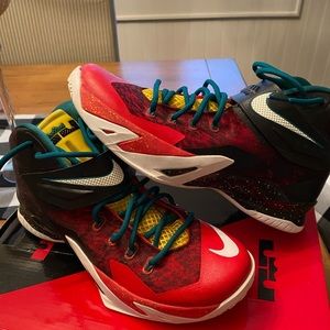 NIKE ZOOM SOLDIER VIII men’s sneakers